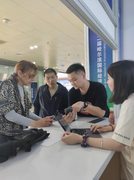 青春先锋助力经贸桥梁 我校外国语学院学子为第三十二届哈洽会提供专业咨询服务